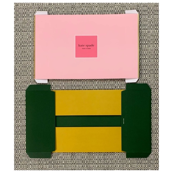 New Kate Spade 1 Medium Gift Box/1 Sticker/2 Tissues & 1 Blank Card Gifting Set - Picture 3 of 7